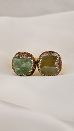 Anello cocktail con pietra irregolare