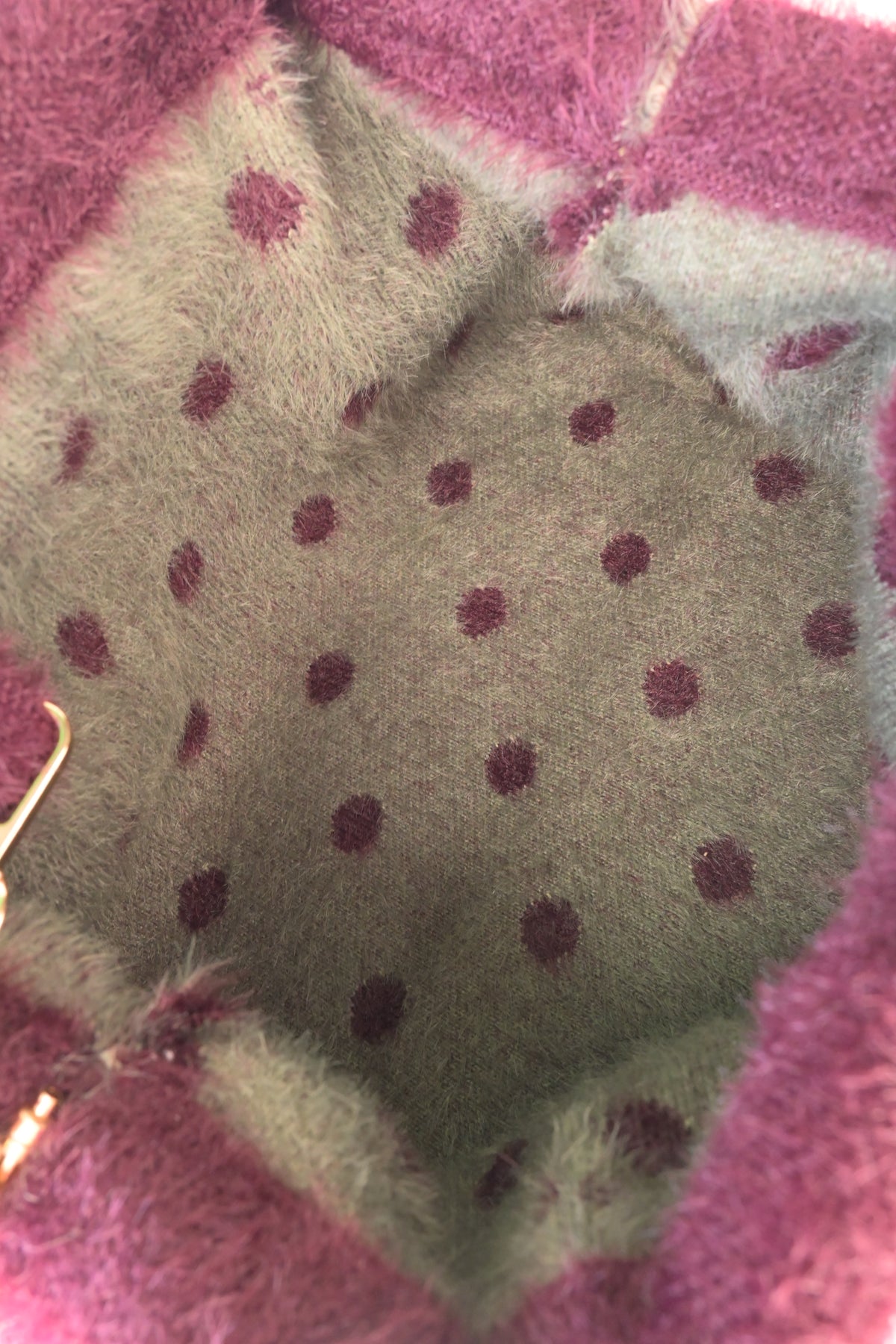 Borsa clutch effetto peluche a pois