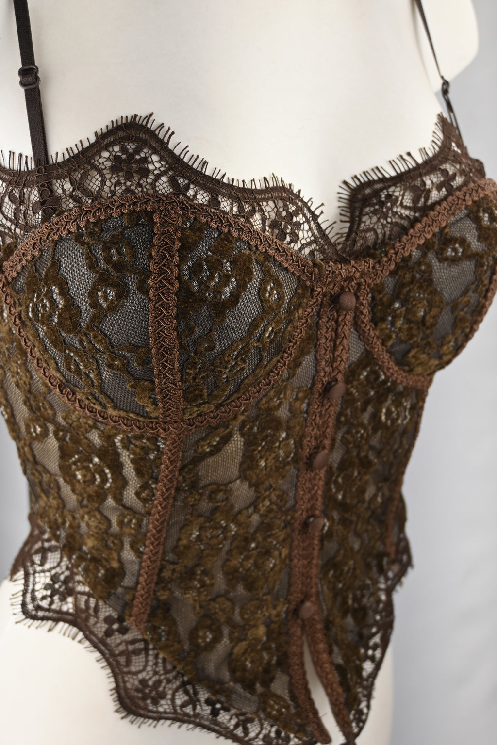 Top a corsetto con pizzo floreale