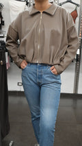 Giacca corta in ecopelle con zip frontale