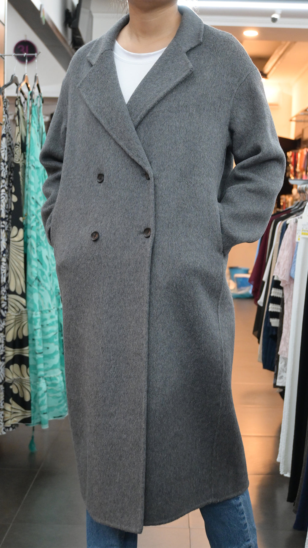 Cappotto in lana lungo grigio melange doppiopetto con revers