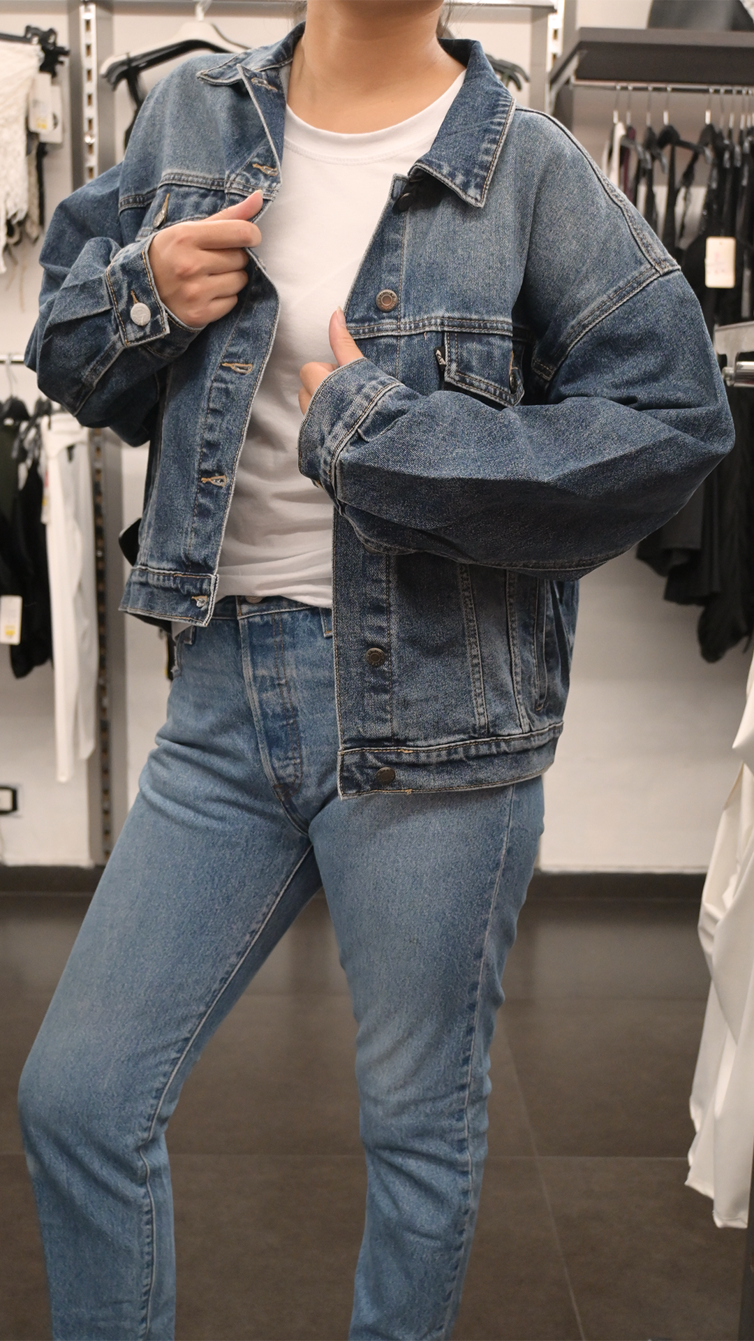 Giacca trucker in denim blu effetto washed