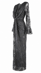 Abito lungo in tulle ricamato floreale con paillettes e scollo profondo a V
