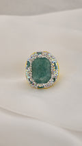 Anello cocktail verde con cristalli iridescenti