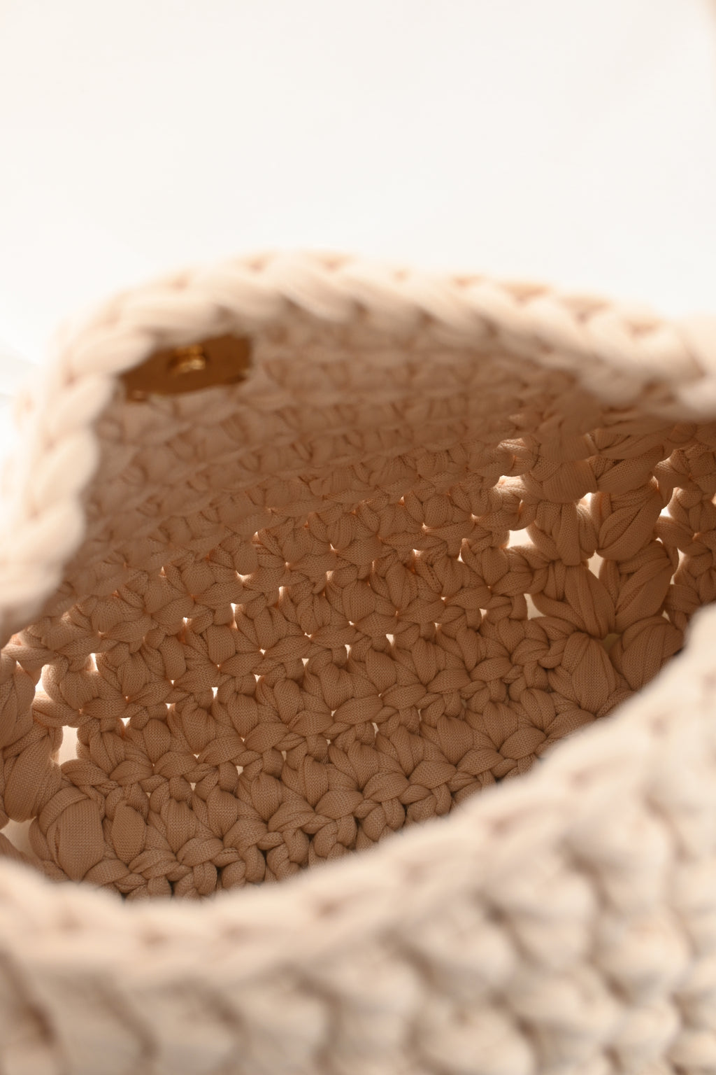 Borsa intrecciata stile crochet con manico