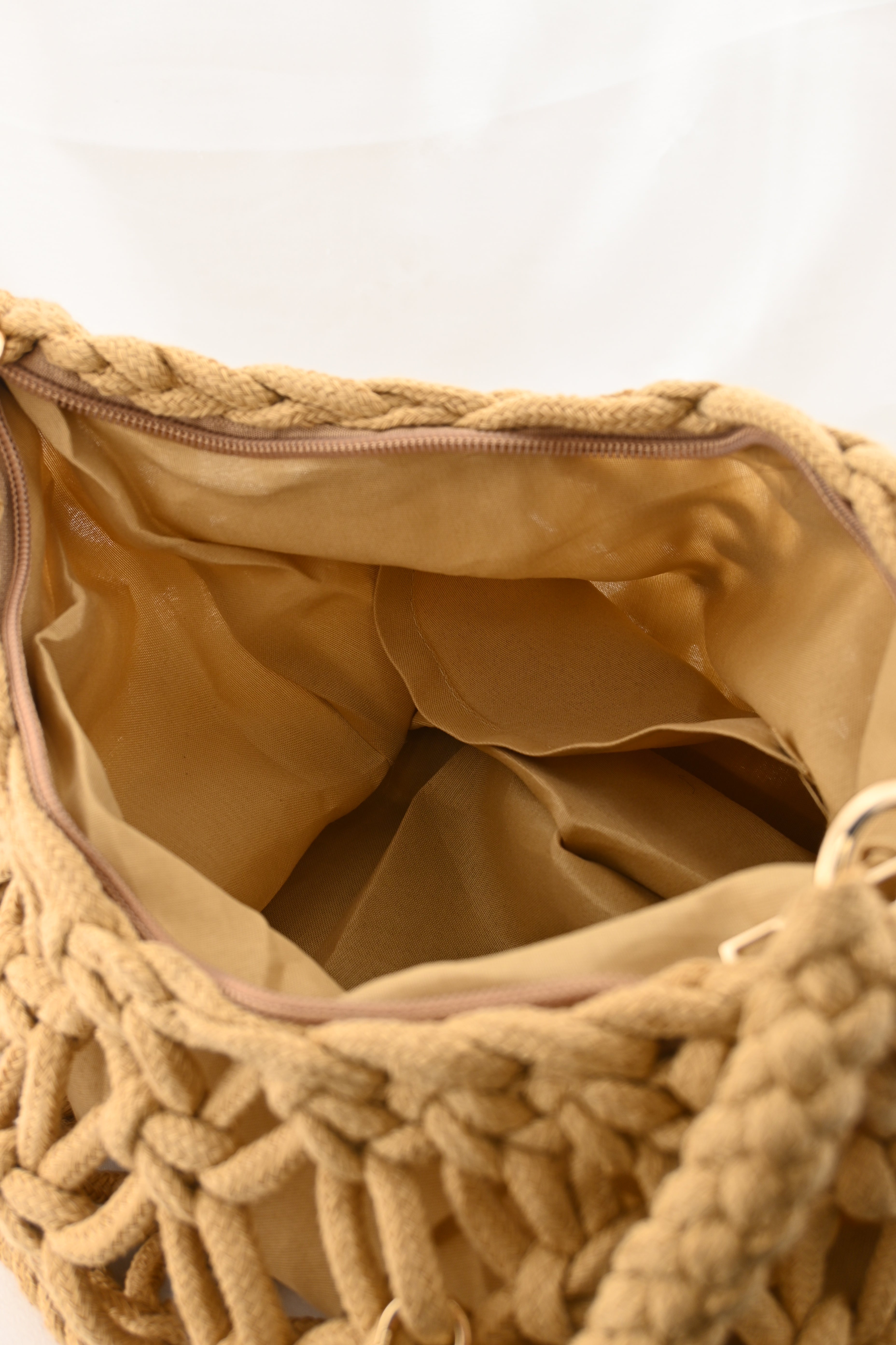 Borsa in corda attrecciata con nappina