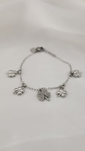 Bracciale con quadrifogli pendenti