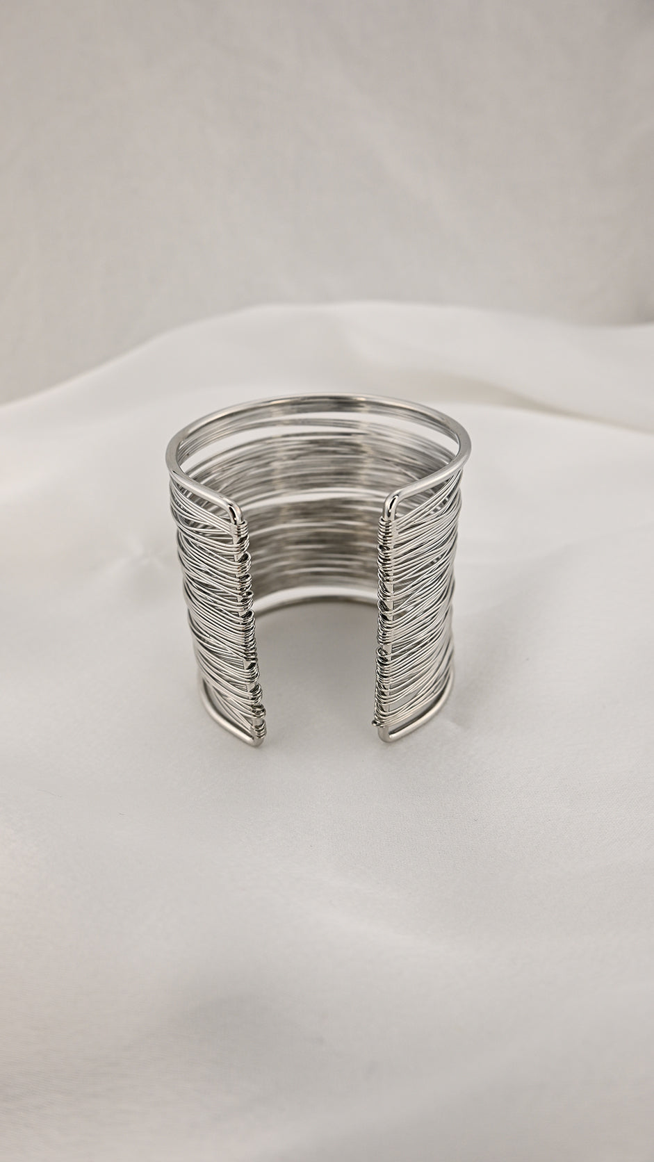 Bracciale cuff a fili multipli