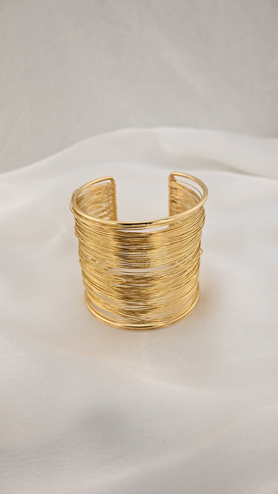 Bracciale cuff a fili multipli