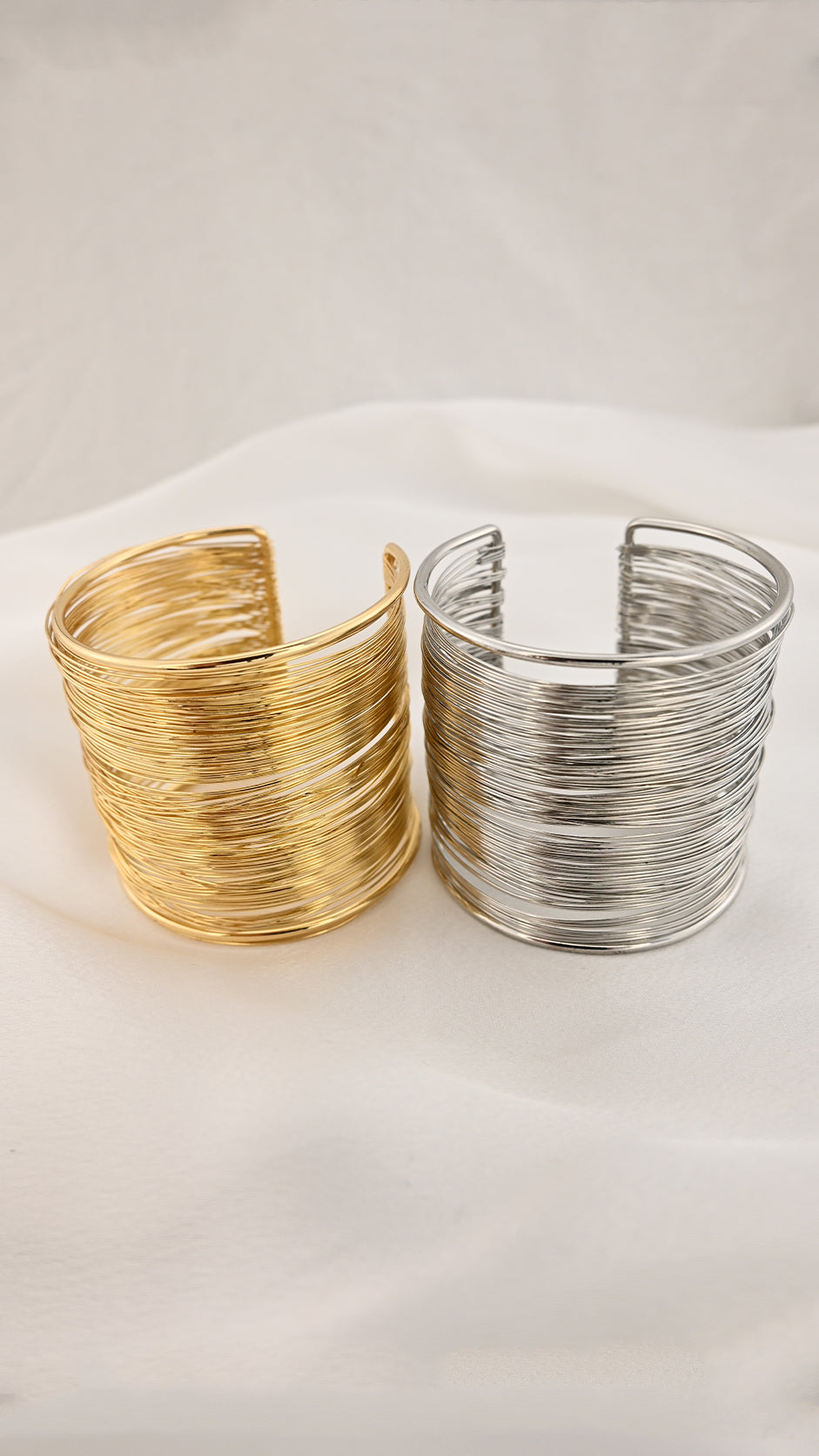 Bracciale cuff a fili multipli