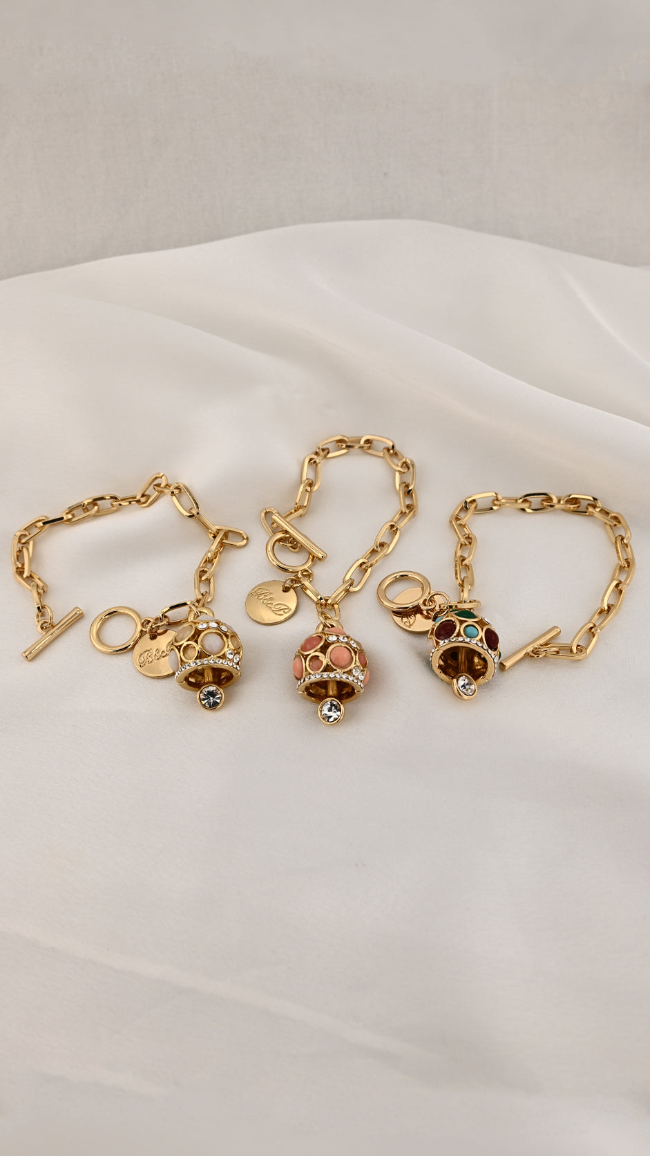 Bracciale a catena dorata con charm cupola