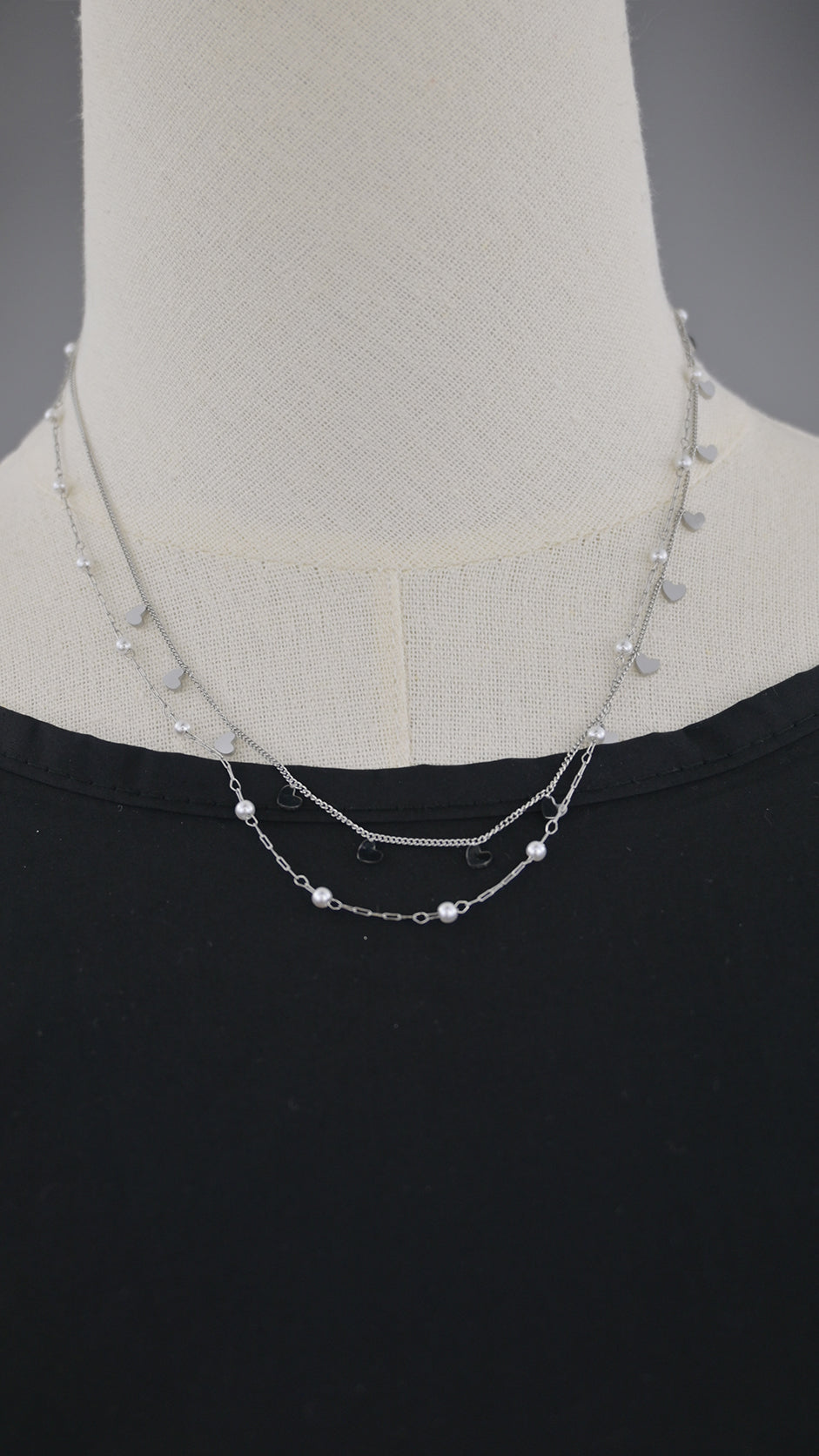 Collana doppia catena con simboli e perle