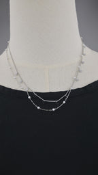 Collana doppia catena con simboli e perle