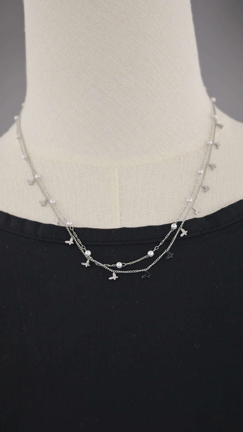 Collana doppia catena con simboli e perle