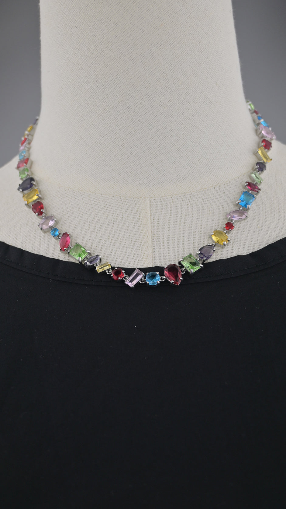 Collana con pietre