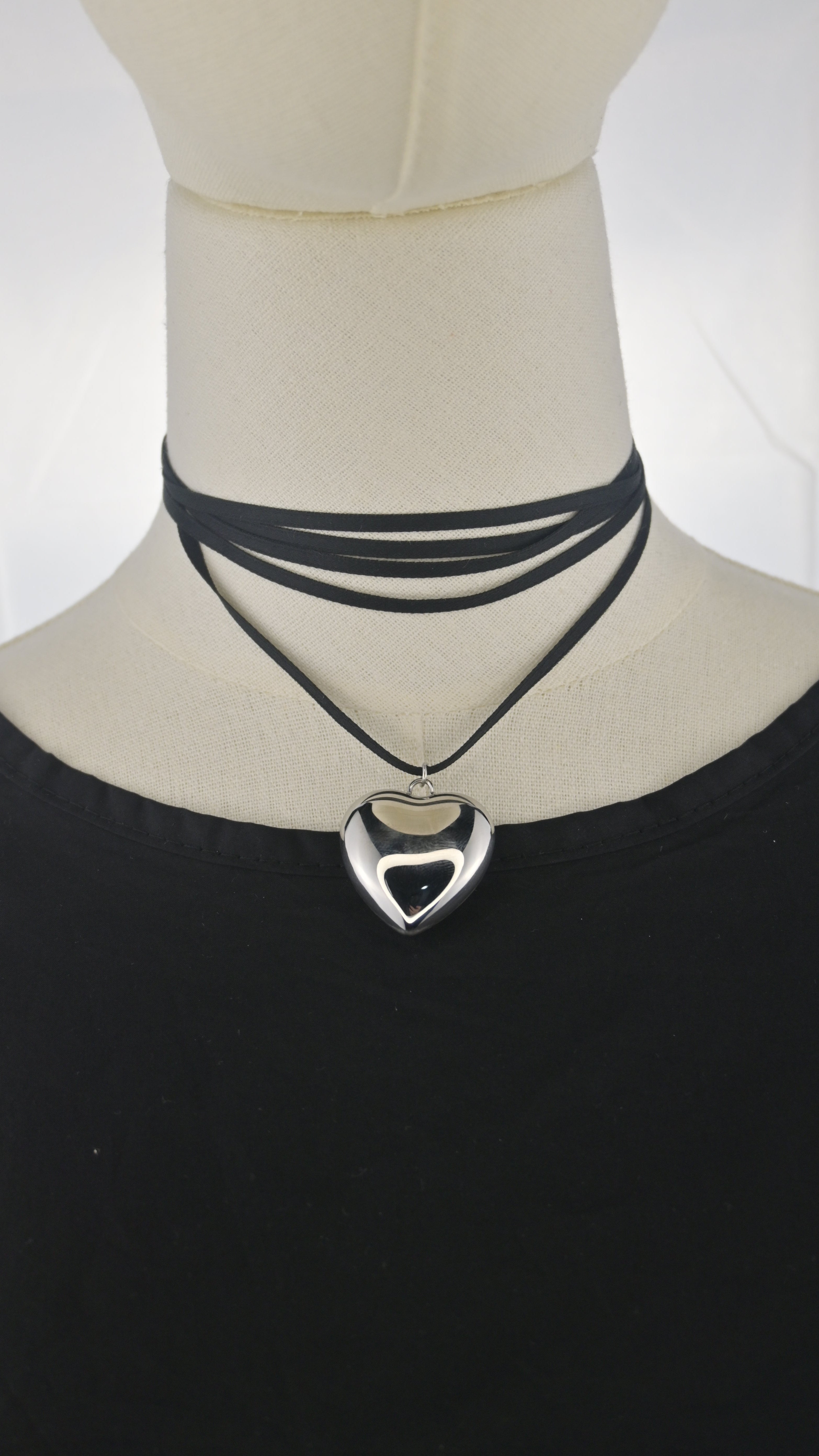 Collana choker con pendente cuore argentato