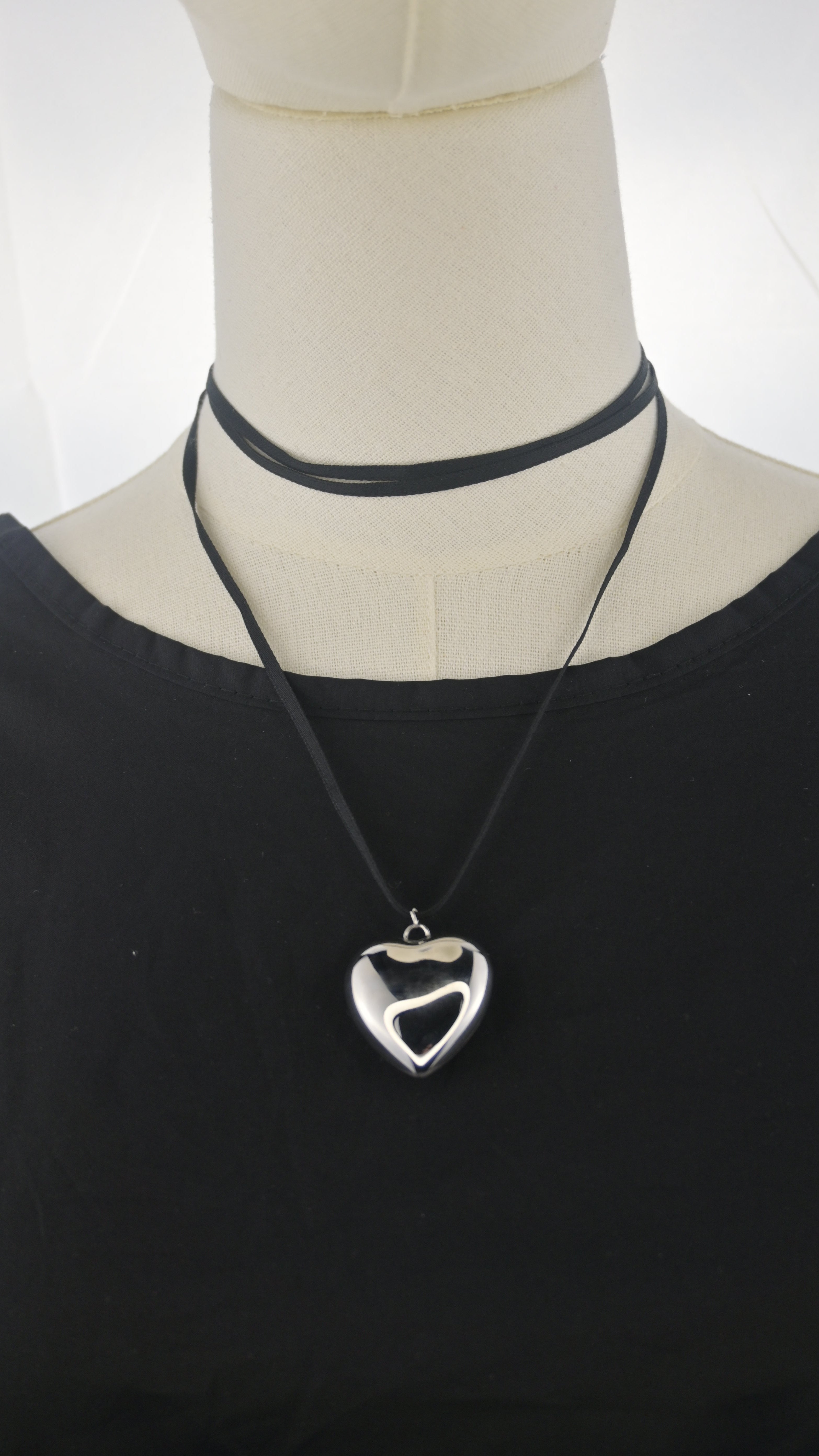 Collana choker con pendente cuore argentato
