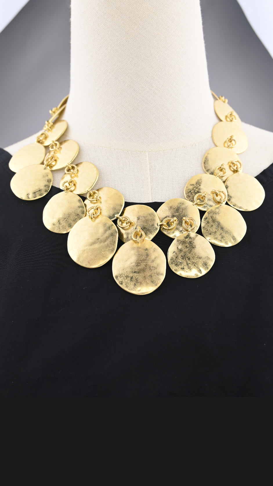 Collana con pendenti martellati