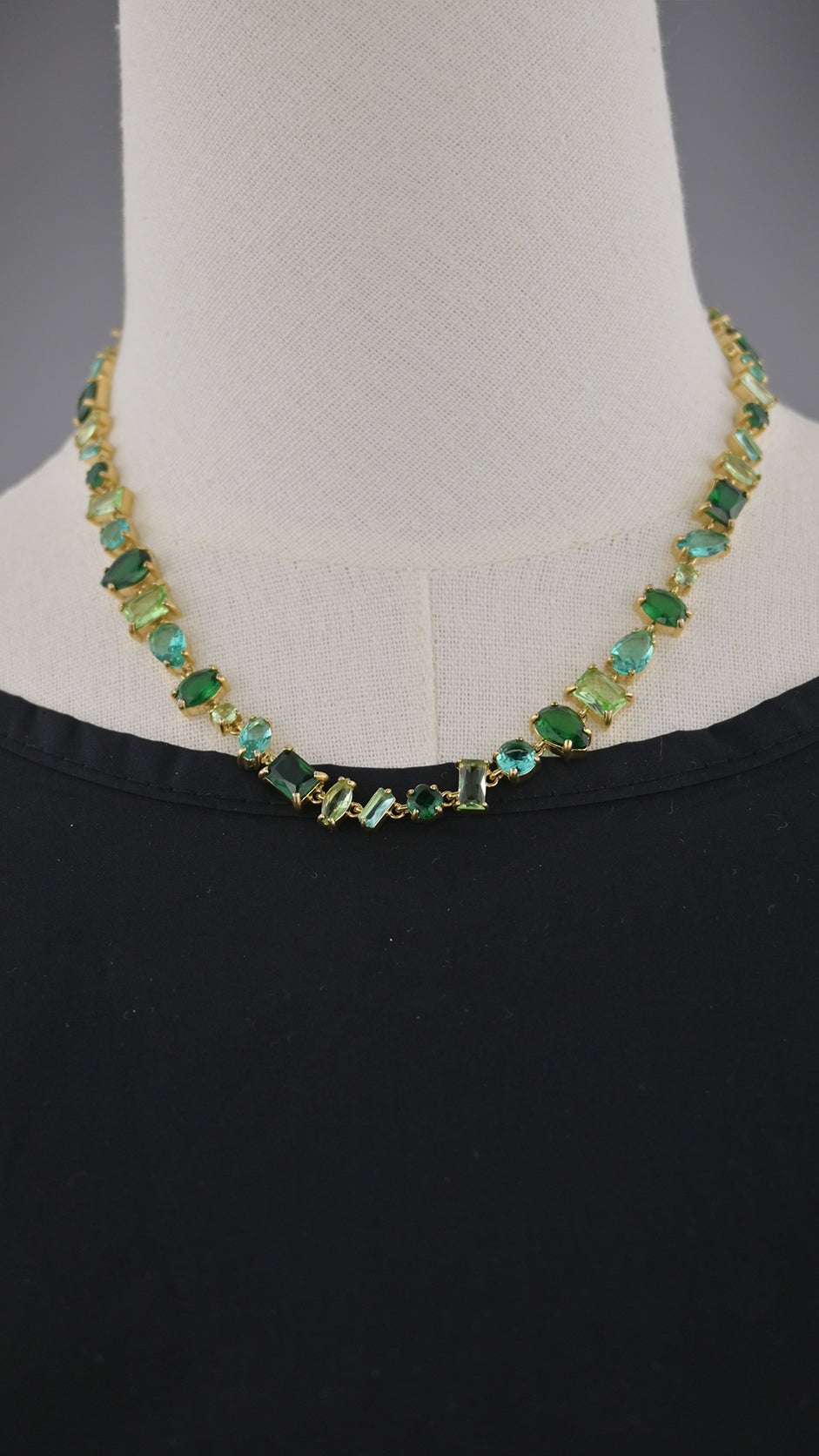 Collana con pietre