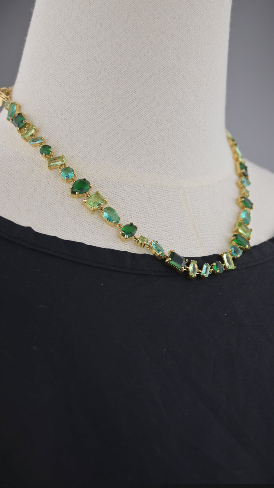 Collana con pietre