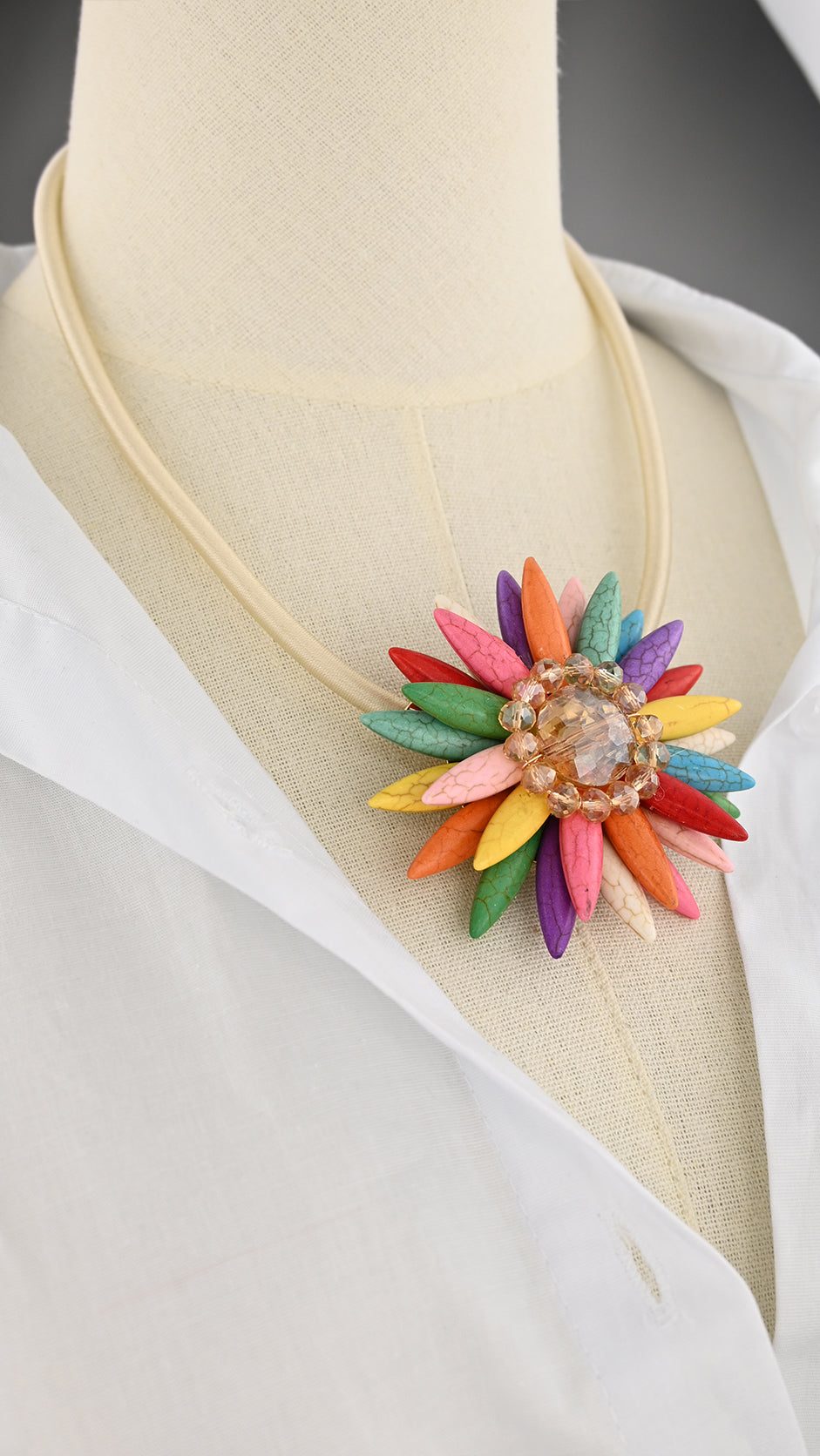 Collana con pendente floreale
