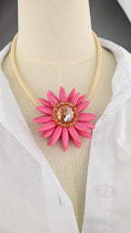 Collana con pendente floreale
