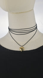Collana choker nera con pendente cuore