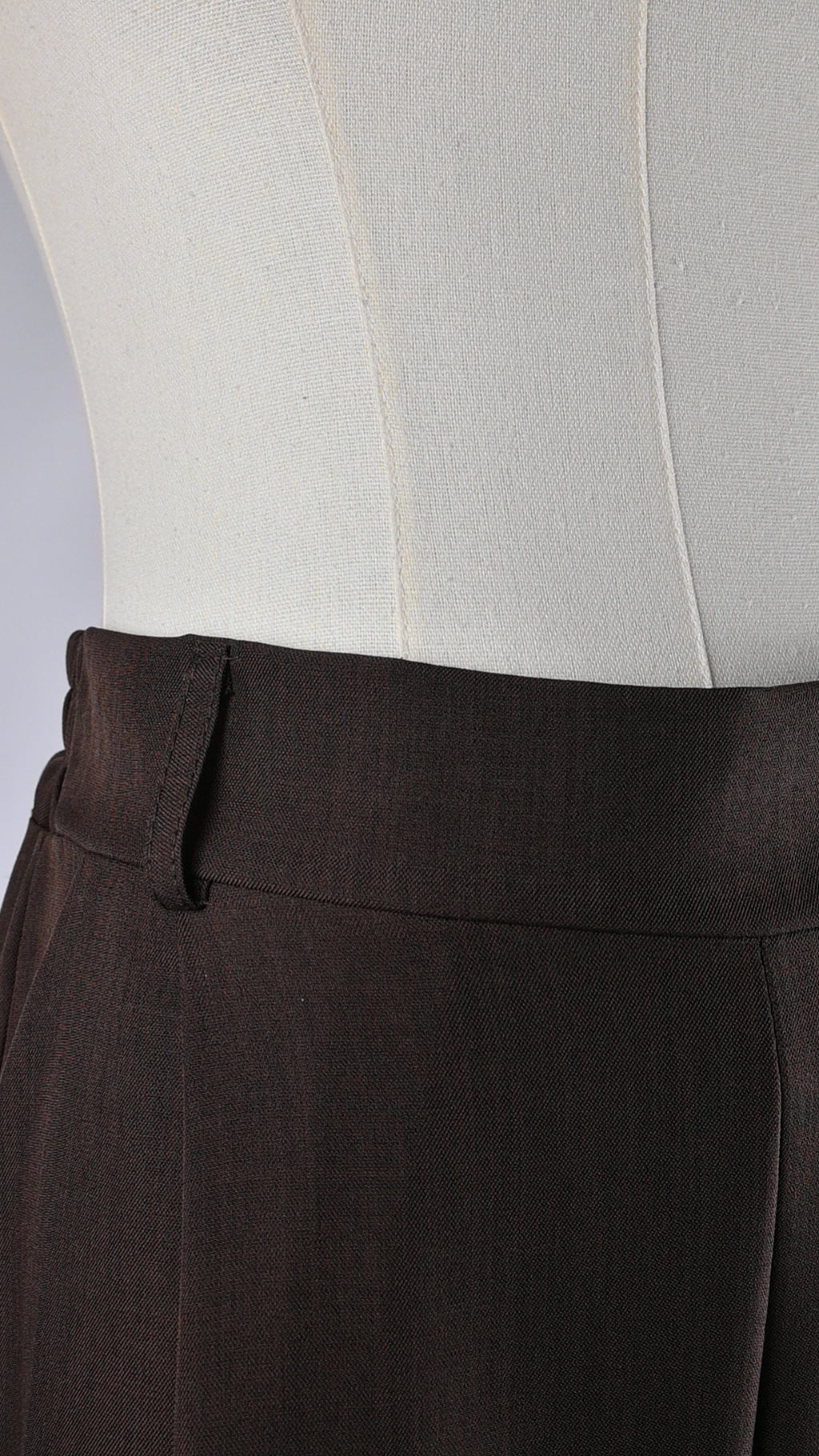 Pantalone ampio con pieghe